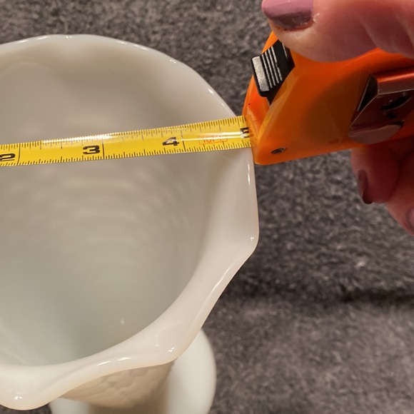 Vintage Hobnail Milk Glass Vase EUC - Picture 4 of 5